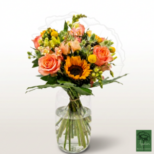 Boeket Zomerbloos met zonnebloem, rozen, craspedia en groen blad