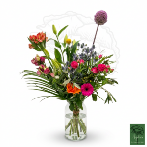 Feestelijk Geplukt kleurrijk boeket met roze, oranje, gele en paarsblauwe bloemen