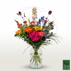 Plukgeluk kleurrijk plukboeket met hortensia, gerbera, roos en blauwe bloemen